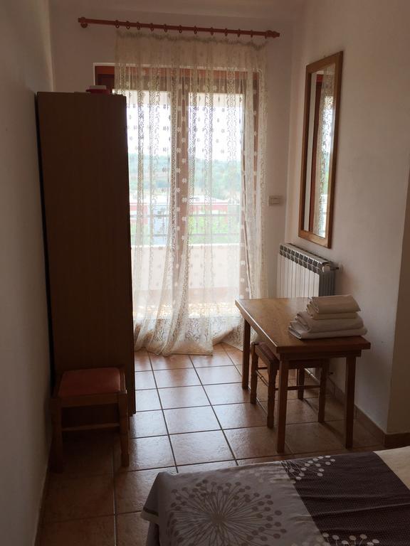 Camera Matrimoniale/Doppia con Letti Singoli con Balcone in Comune